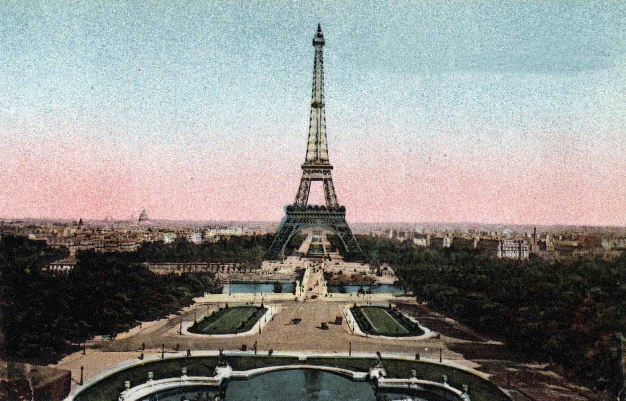 Paříž: pohled na zahrady Trocadero s Eiffelovou věží a mostem Iena na Seině. Fotografie z roku 1920 v „Uměleckém albu“ města Paříže. Soukromá sbírka. od Anonymous Anonymous