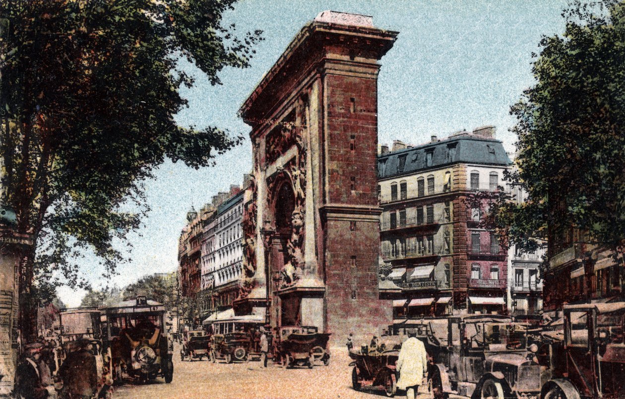Paříž: pohled na bulvár Saint Denis a Porte Saint Denis (Saint-Denis) postavený Francoisem Blondelem (1618-1686) v roce 1672. Fotografie z roku 1920 v „Uměleckém albu“ města Paříže. Soukromá sbírka. od Anonymous Anonymous