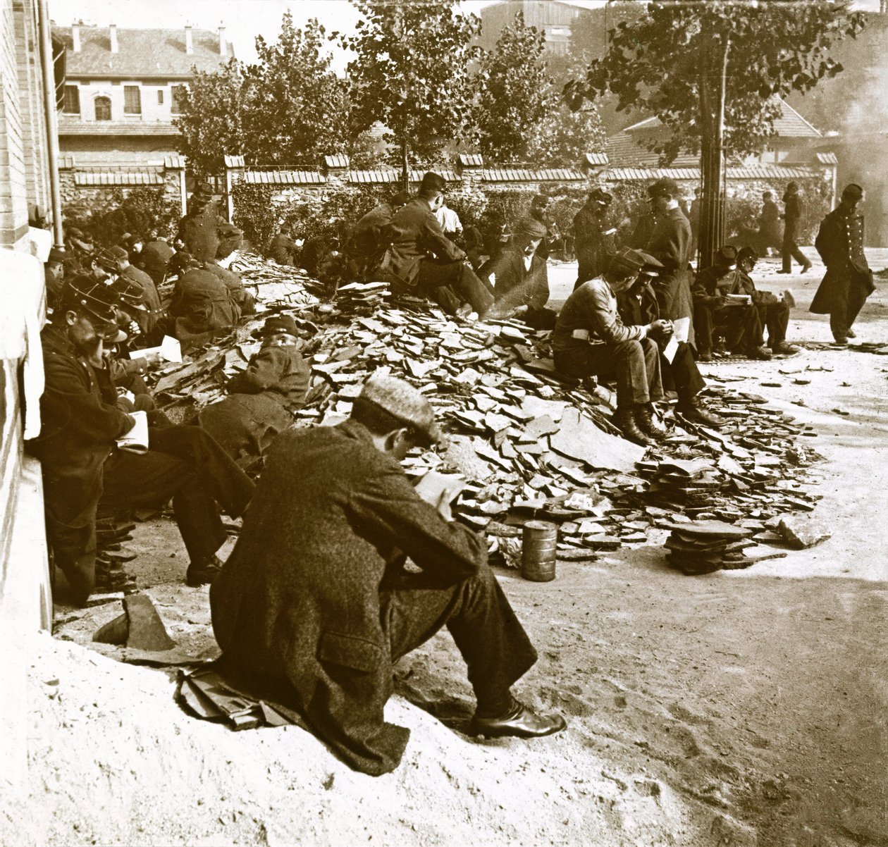 Fotografie - Stereo skleněná deska o první světové válce: Branci v pařížských kasárnách po mobilizaci, Soukromá sbírka od Anonymous Anonymous