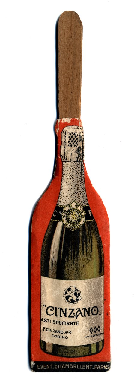 Malý reklamní vějíř, objekt pochází z propagace značky Vermut Cinzano, italského aperitivu vína. Debutová soukromá sbírka 20. století od Anonymous Anonymous
