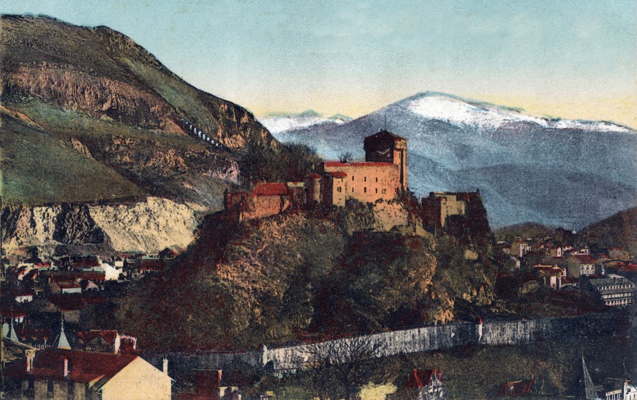 Hrad a Pyrenejský řetězec v Lurdech - Hautes Pyrenees (65) kolem roku 1900. od Anonymous Anonymous