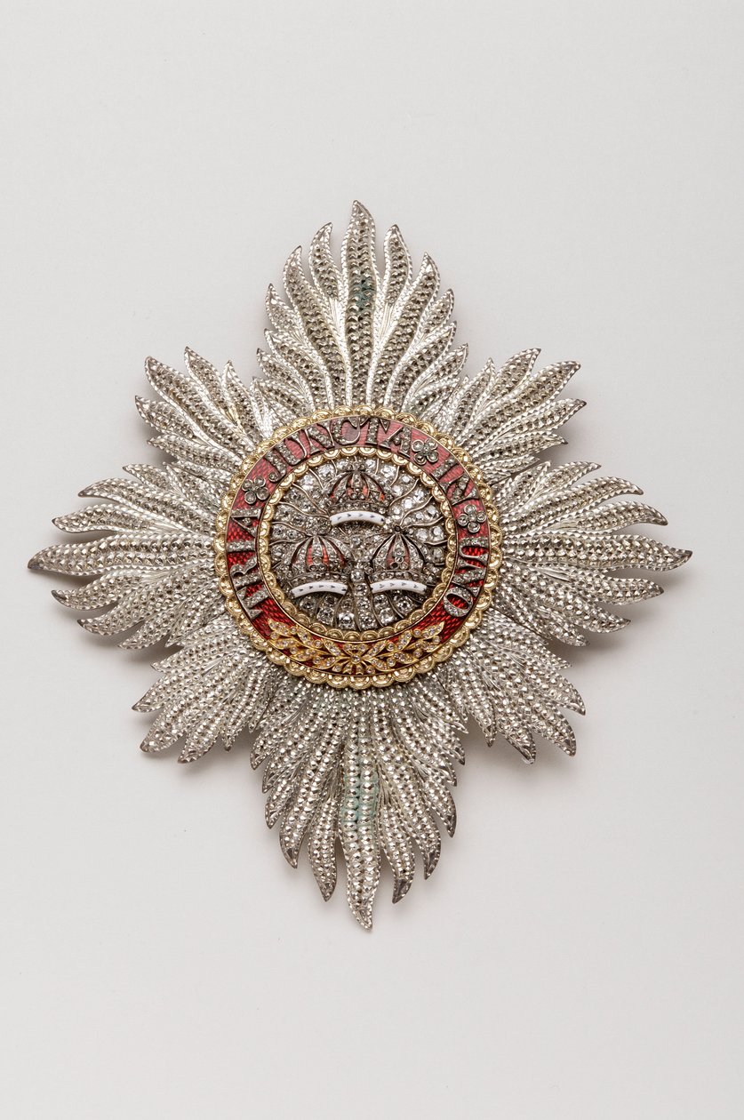 Spojené království – Řád lázní: Rytířská plaketa patřící Jiřímu IV. (1762–1830), regentovi, tehdejšímu králi Anglie (1820–1830) – vyrobil Rundell, Bridge & Rundell, Londýn – 1813 – zlato, stříbro, diamanty a emaily - V 11,9 cm; š 10,6 cm; hmotnost: od Anonymous Anonymous