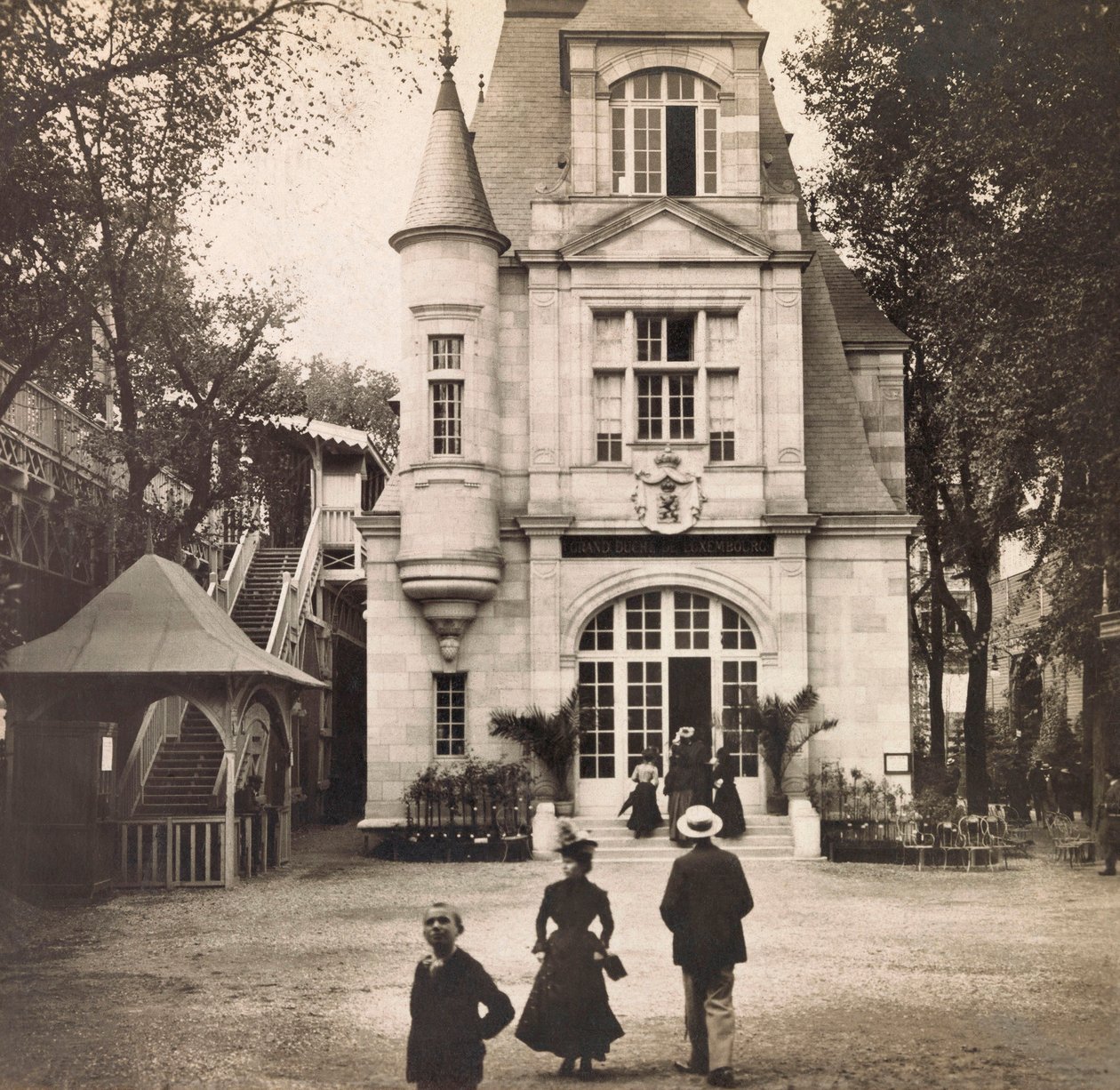 Univerzální výstava roku 1900 - Výstava Universelle de 1900 v Paříži: The Pavillon du Luxembourg - soukromá sbírka od Anonymous Anonymous