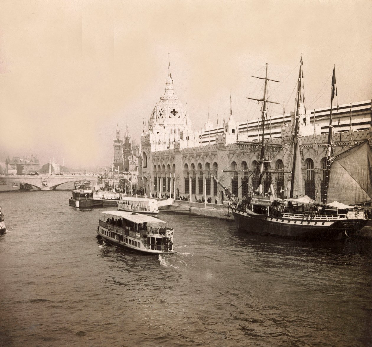 Světová výstava 1900 - Exposition Universelle de 1900 v Paříži: Palác pozemní a námořní armády - soukromá sbírka od Anonymous Anonymous