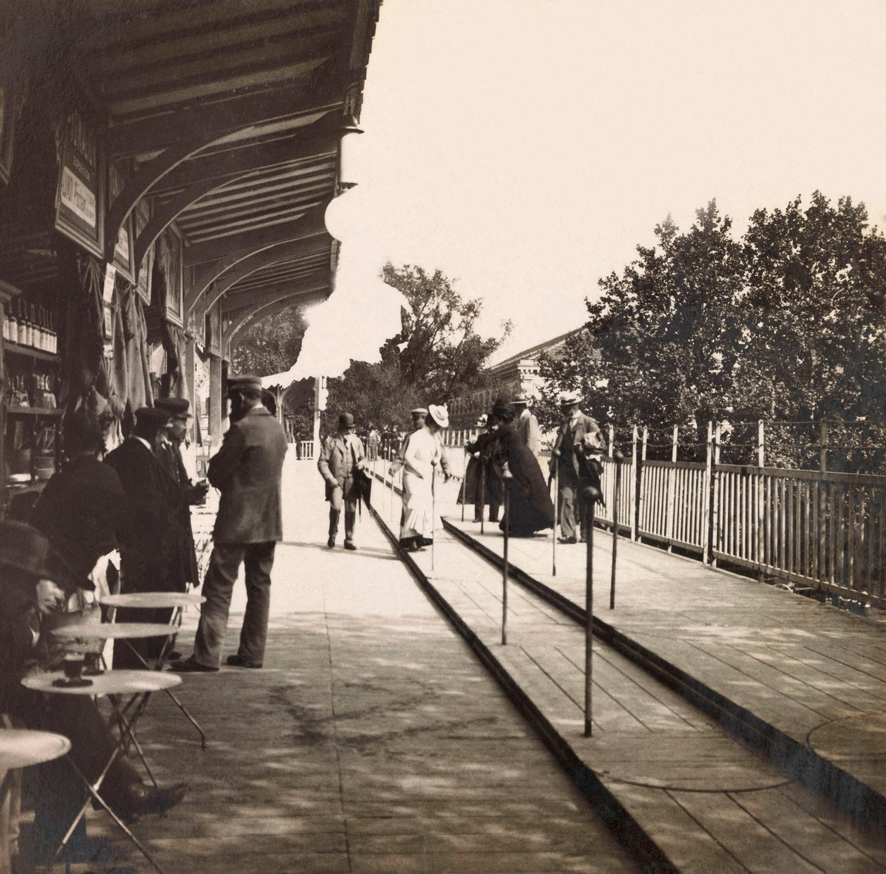 Univerzální výstava roku 1900 - Výstava Universelle de 1900 v Paříži: Zvlněný chodník - soukromá sbírka od Anonymous Anonymous