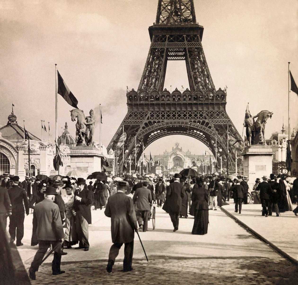 Univerzální výstava 1900 - Výstava Universelle de 1900 v Paříži: Pohled pořízený na Champs de Mars - soukromá sbírka od Anonymous Anonymous