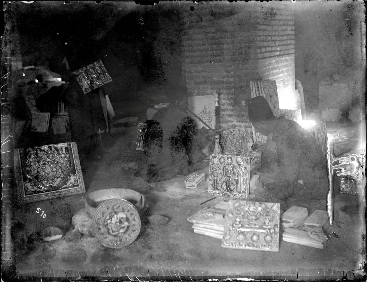 Obkladači ve své dílně, cca 1880-1930 od Antoin Sevruguin