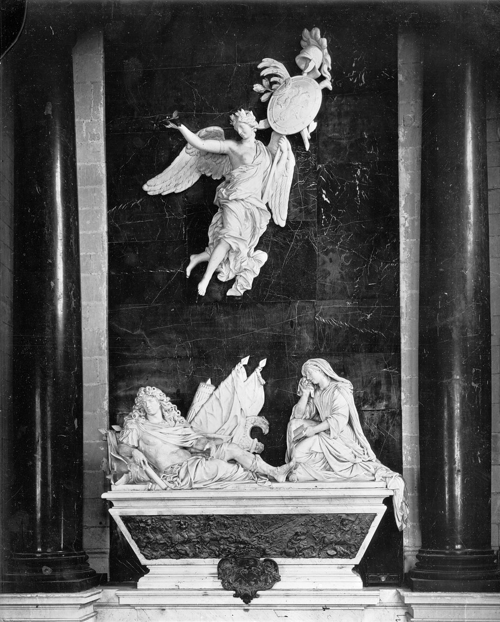Mauzoleum Nicolase Bautru (zemř. 1661) markýze de Vaubrun, 1680-81 (zlacené olovo a mramor) od Antoine Coysevox