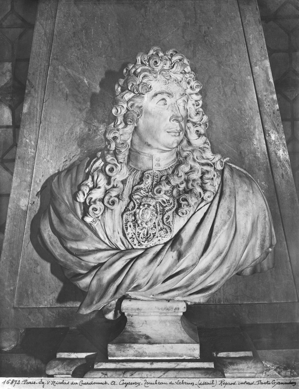 Hrobka Charlese Le Bruna a jeho manželky Suzanne Butay, detail Charlese Le Bruna, 1692 viz také 346018 mramorová bw fotografie od Antoine Coysevox