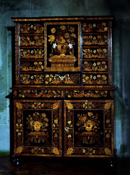 Intarzie skříň (dřevěná) od Antoine Robert Gaudreau