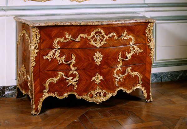 Komoda Louis XV od Antoine Robert Gaudreaux