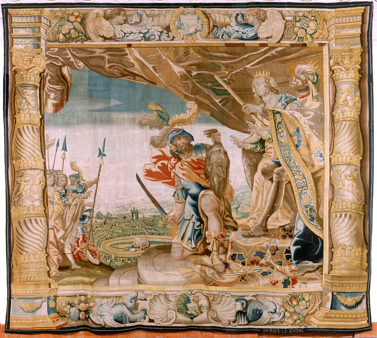 Vlámský gobelín. Seriál Příběh Thésea. Theseus představuje hlavu Minotaura králi a královně Kréty (Teseo presenta a los Reyes de Creta la cabeza del Minotauro). Sedmá tapisérie v sérii. Model Anthonis Sallaert. Výrobce Jan Raes od Antoine or Anthonis Sallaert