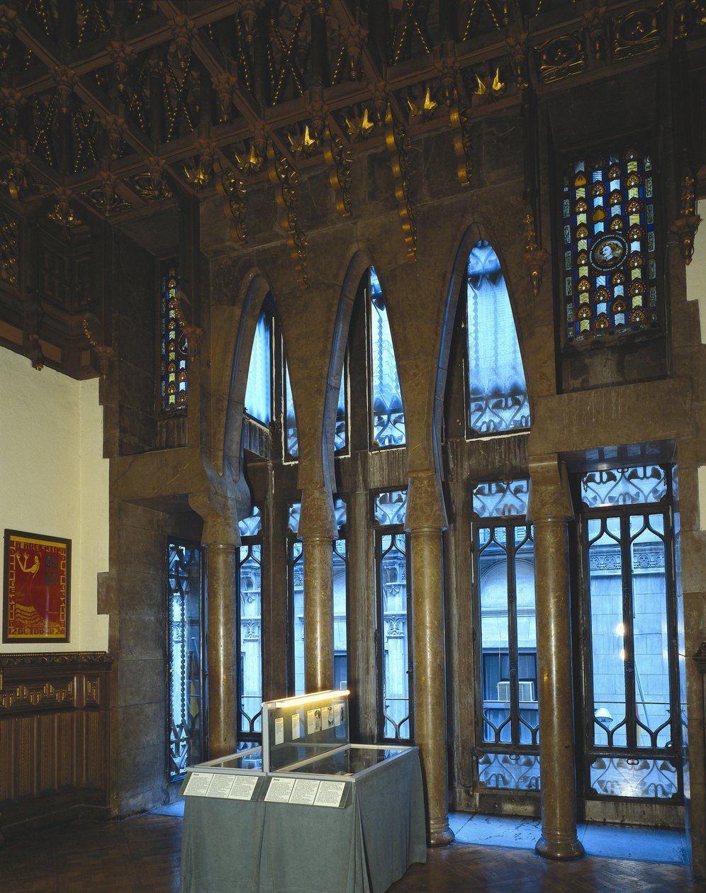 GAUDI a CORNET, Antoni (1852-1926). Palác Guell. 1885-1890. ŠPANĚLSKO. KATALÓNSKO. BARCELONA. Barcelona. Gueellský palác. Boční sloup prvního patra. Modernismus. Architektura od Antoni Gaudi