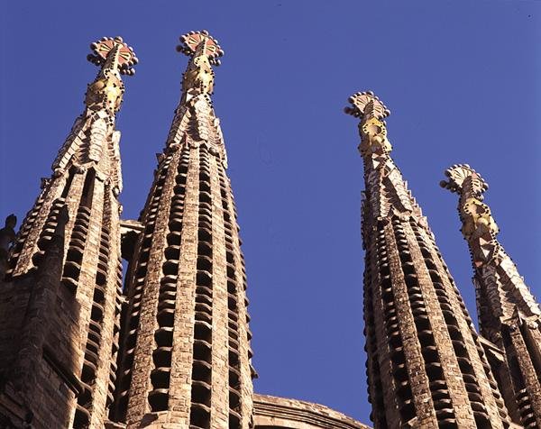Věž kostela La Sagrada Familia z roku 1882 (foto) od Antoni Gaudi