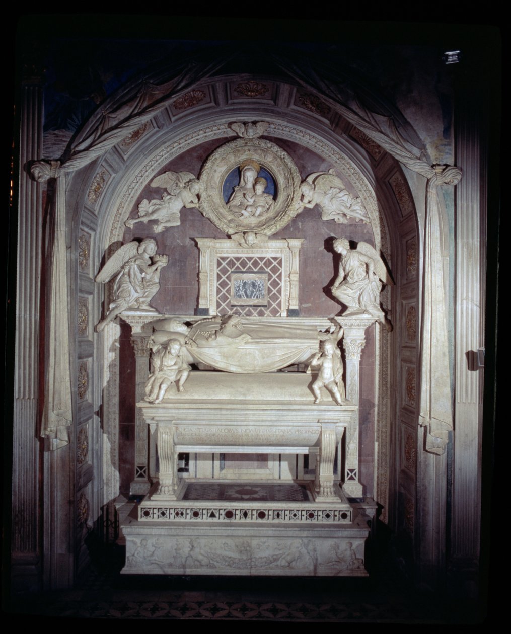 Hrobka portugalského kardinála, 1460-6 (mramor) od Antonio Rossellino