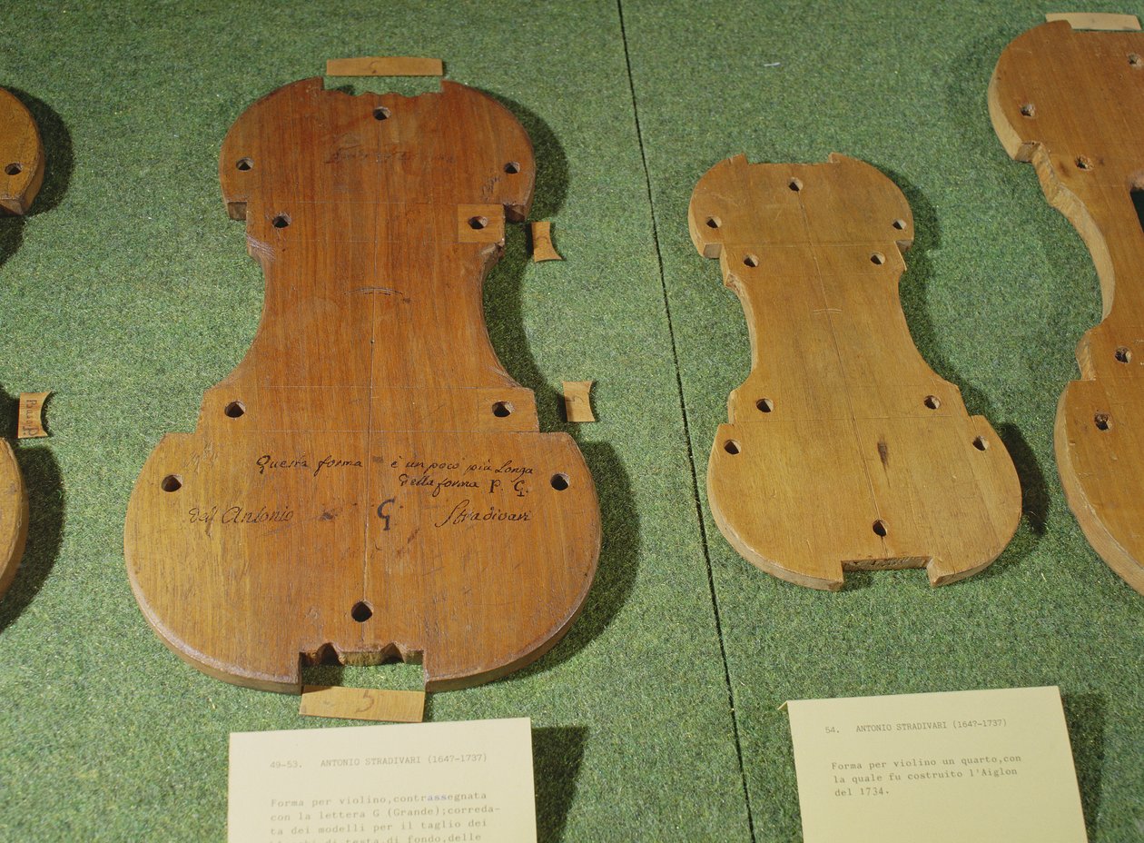 Formy houslí (dřevěné) od Antonio Stradivari