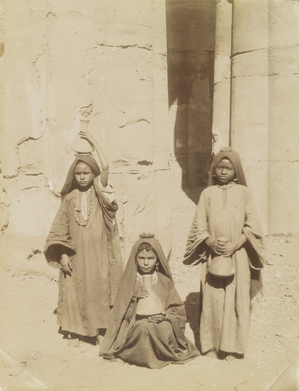 Arabské dívky nesoucí vodu, Egypt od Antonio Beato