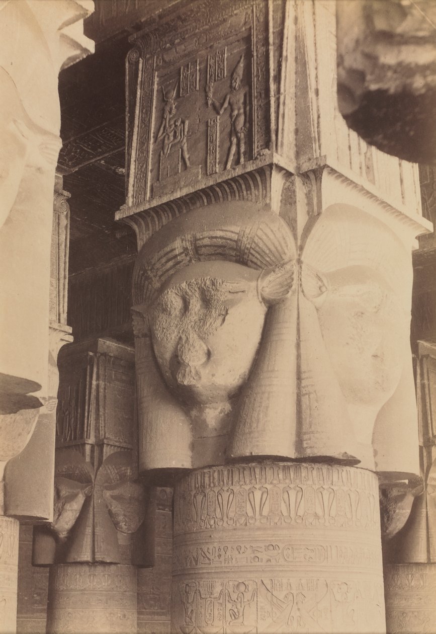 Dendera, interiér chrámu, Hathor Capitals od Antonio Beato