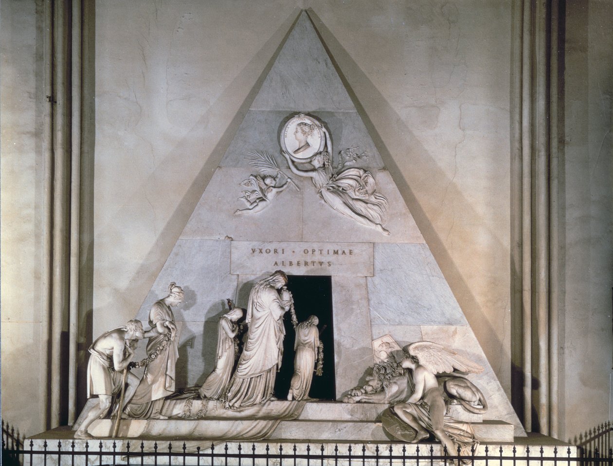 Hrob arcivévodkyně Marie Kristiny, oblíbené dcery císařovny Marie Terezie Rakouské, 1798-1805 (mramor) od Antonio Canova