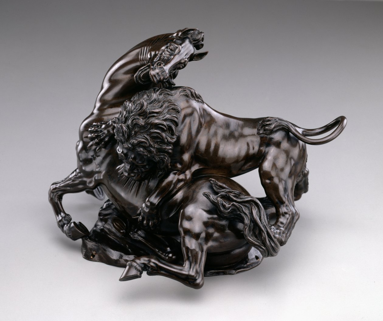 Lev útočící kůň. c.1580/90 od Antonio Susini