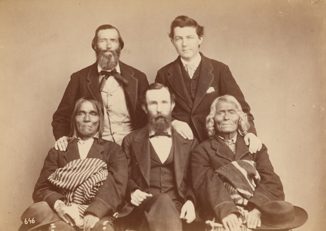 Alexander Gardner, William Henry Jackson a Antonio Zeno Shindler s delegáty Puebla Alejandrem Padillou, guvernérem Islety, a Ambrosiem Abeitou, bývalým guvernérem Islety,1868 (foto) od Antonion Zeno Shindler