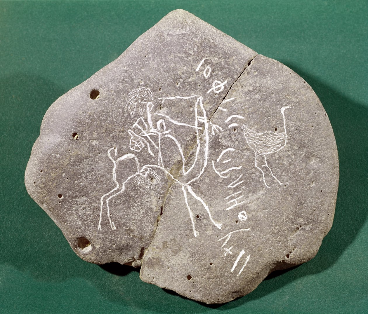 Kámen s nápisem lovce v poušti a safaitským nápisem, 1. století př. n. l. – 3. století n. l. od Arabic School