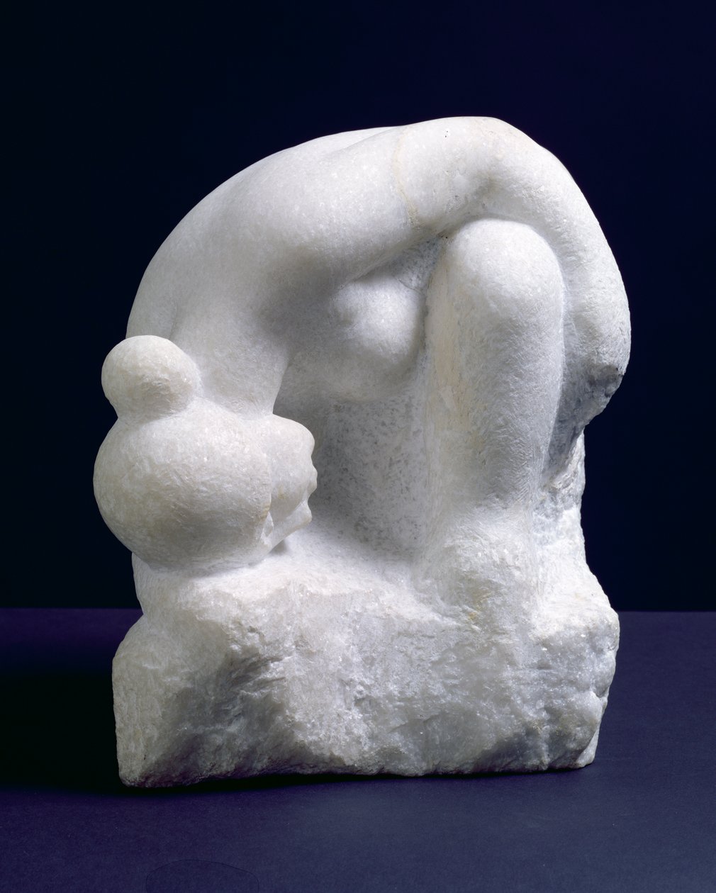 Krčící se postava, cca 1930 (začátek 1908) (mramor) od Aristide Maillol