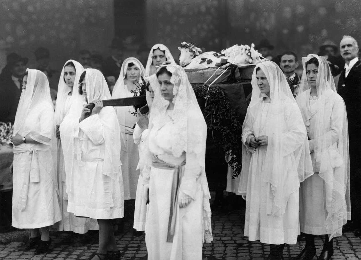 Velikonoční obřady: žehnání jehňat v Sant Agnese fuori le Mura, Řím, kolem 1940-46 (želatinový stříbrný tisk) od Armando Bruni