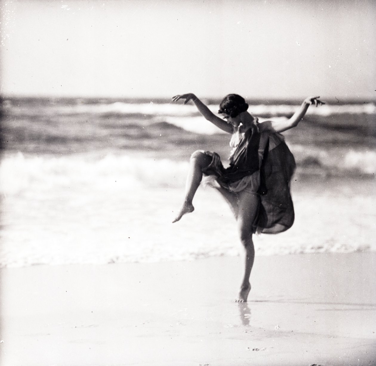 Tanečnice Anna Denzler, 1921 (černobílá fotografie) od Arnold Genthe
