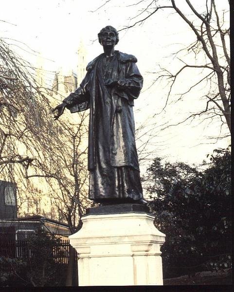 Socha Emmeline Pankhurst (1857-1928) 1930 (bronz) od Arthur George Walker