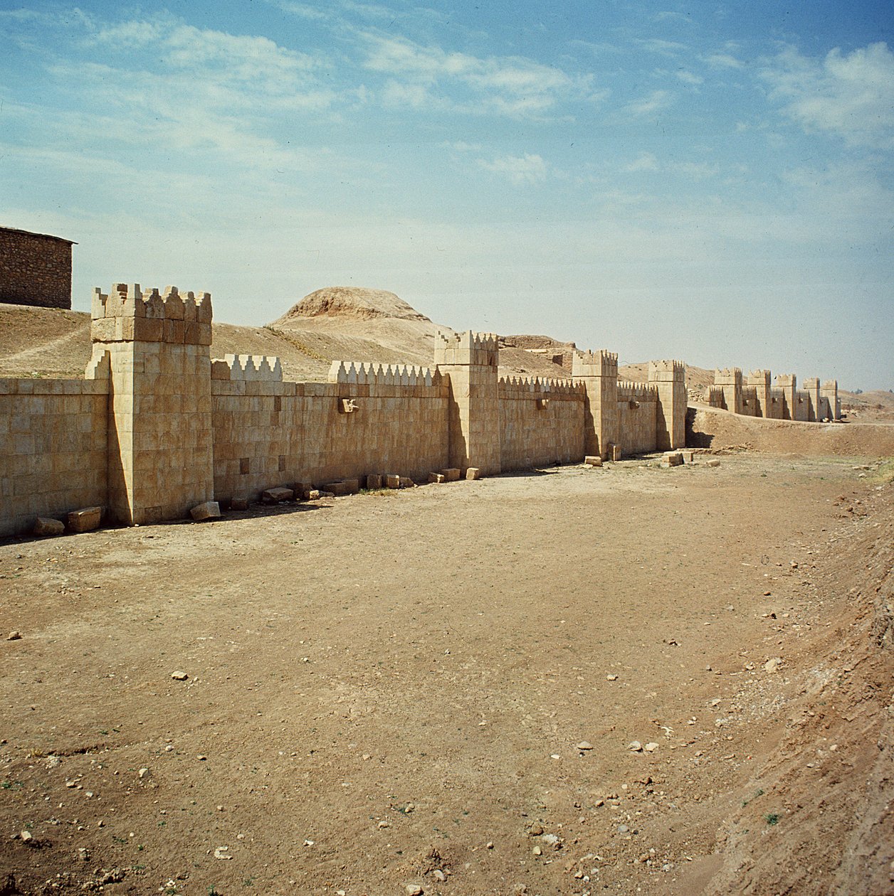 Městské hradby od Assyrian