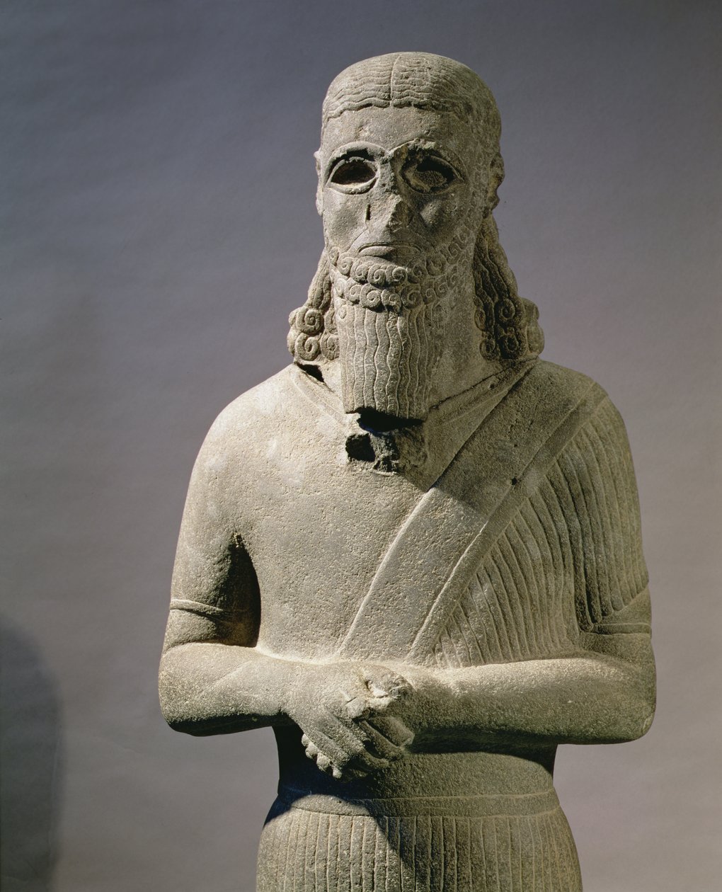 Socha zasvěcená bohu Haddad-Yishi (čedič) (viz také 110888) od Assyrian