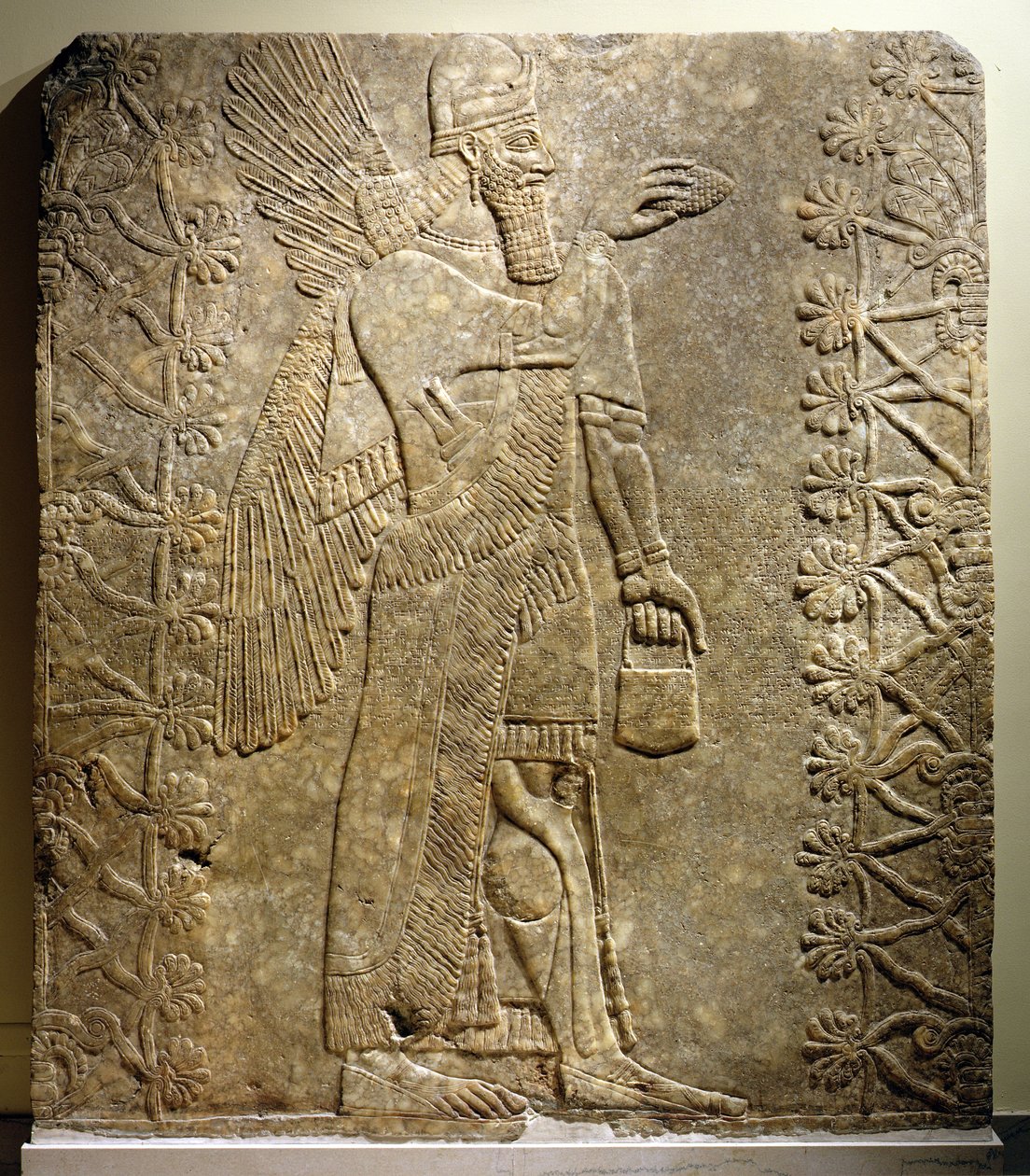 Okřídlený džin, ze Severozápadního paláce (místnost L), Nimrud, Asýrie, kolem 883-859 př. n. l. (alabastr) od Assyrian