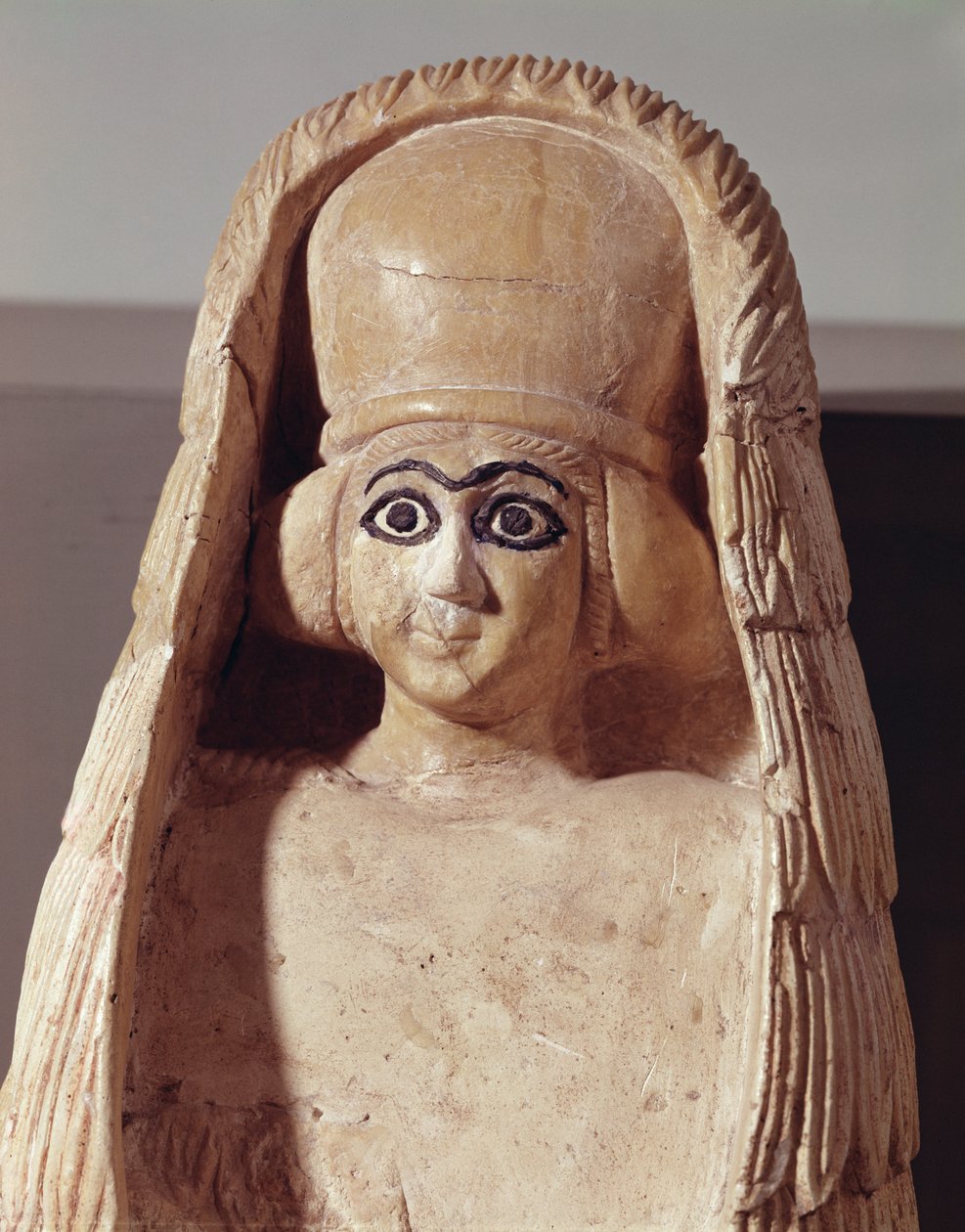 Hlava sochy Ishtar s pokrývkou hlavy z chrámu Ushtar v Mari, syrské, 2800-2300 př.nl (alabastr) od Assyrian School