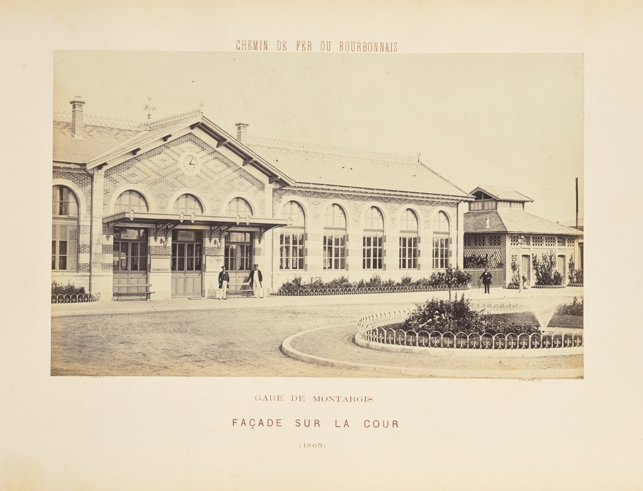 Stanice Montargis, fasáda s výhledem do dvora od Auguste Hippolyte Collard