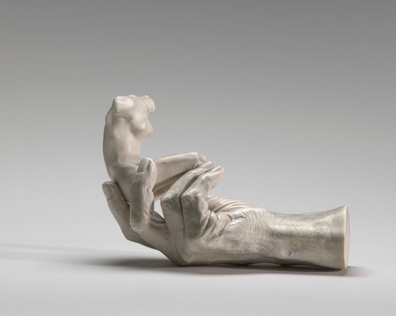 Rodinova ruka s ženskou postavou od Auguste Rodin