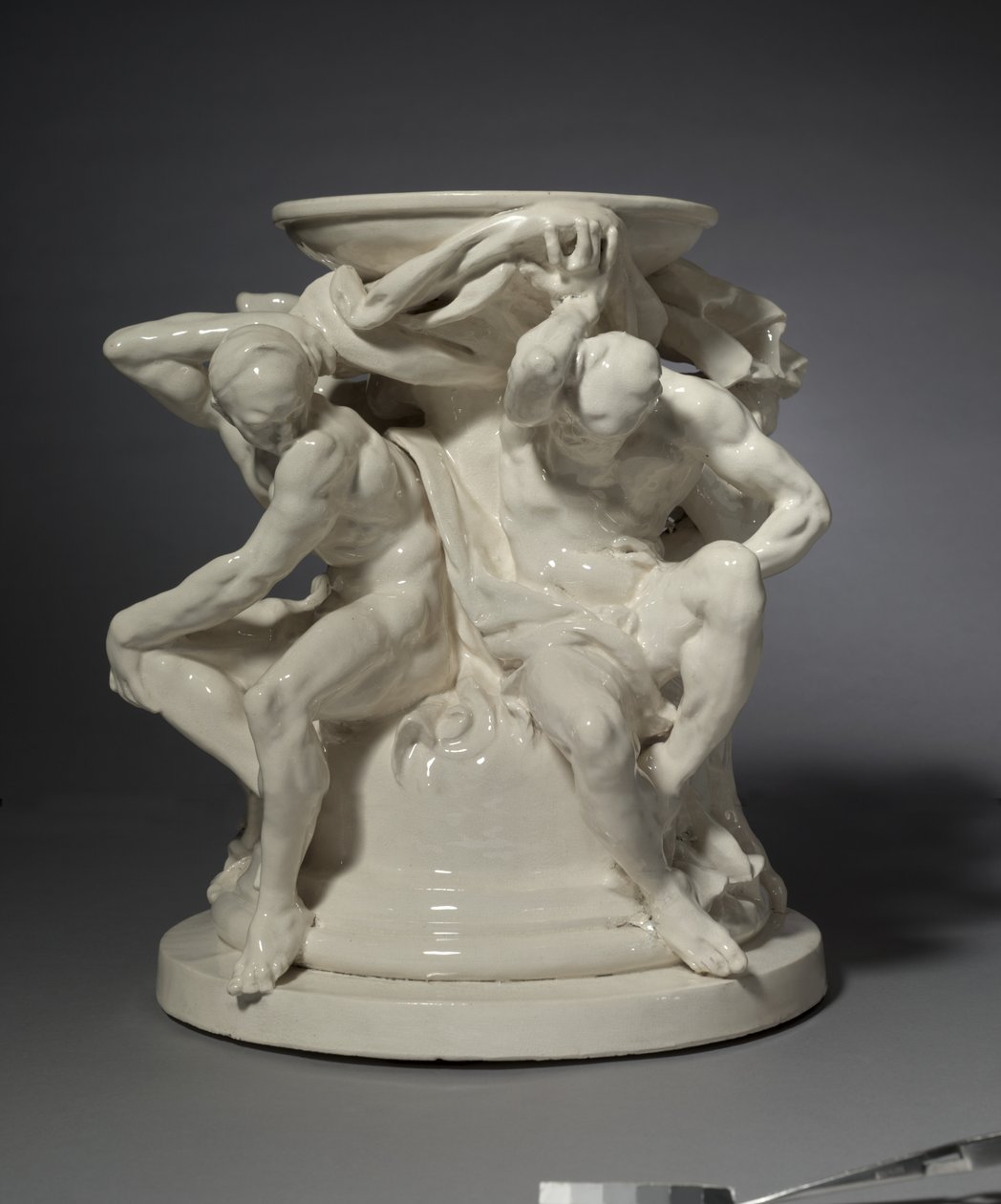 Titans, Support for a Vase, navržený Albertem-Ernest Carrier-Belleuse od Auguste Rodin