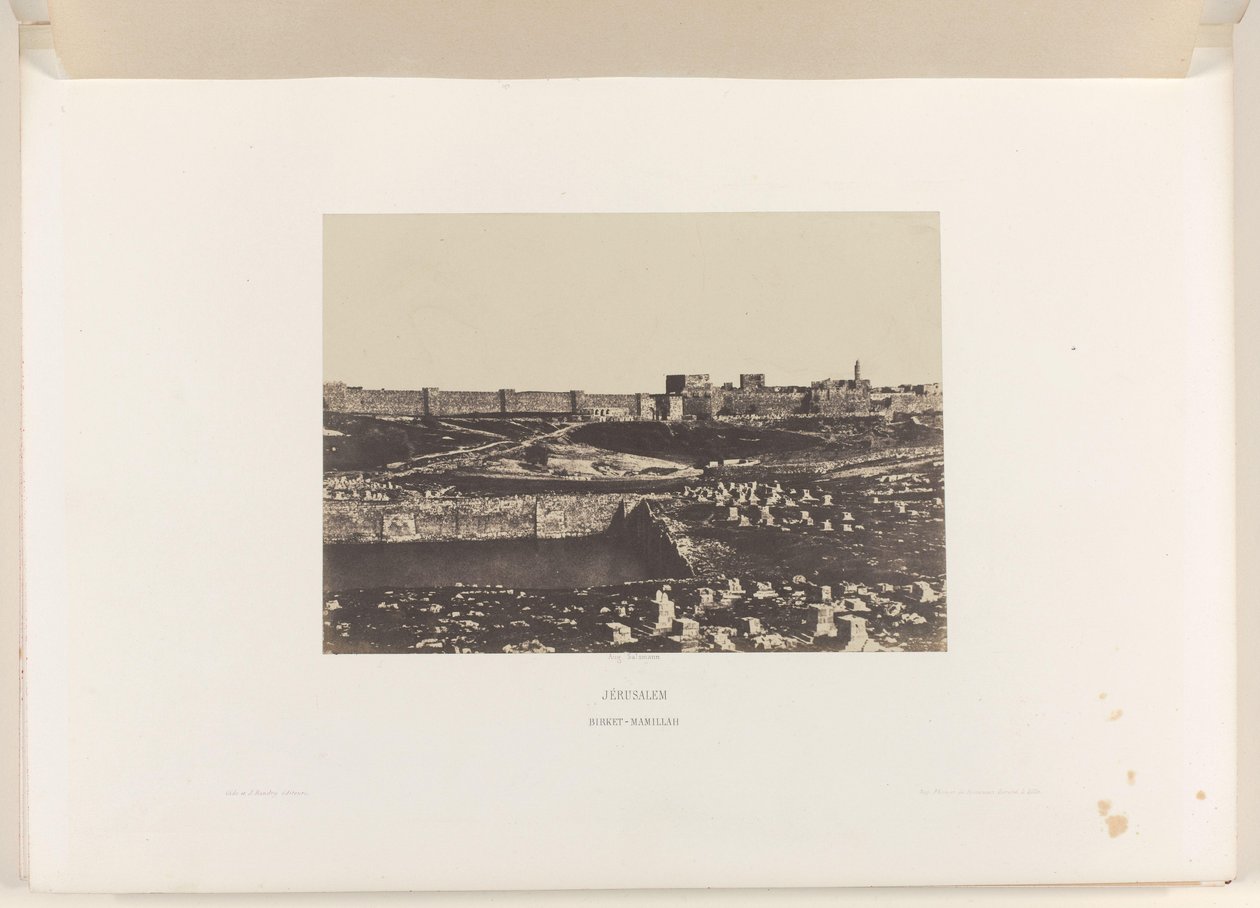 Mamilla Basin mimo jeruzalémské staré městské zdi Jeruzalém. Birket-Mamillah (titul na objektu) od Auguste Salzmann