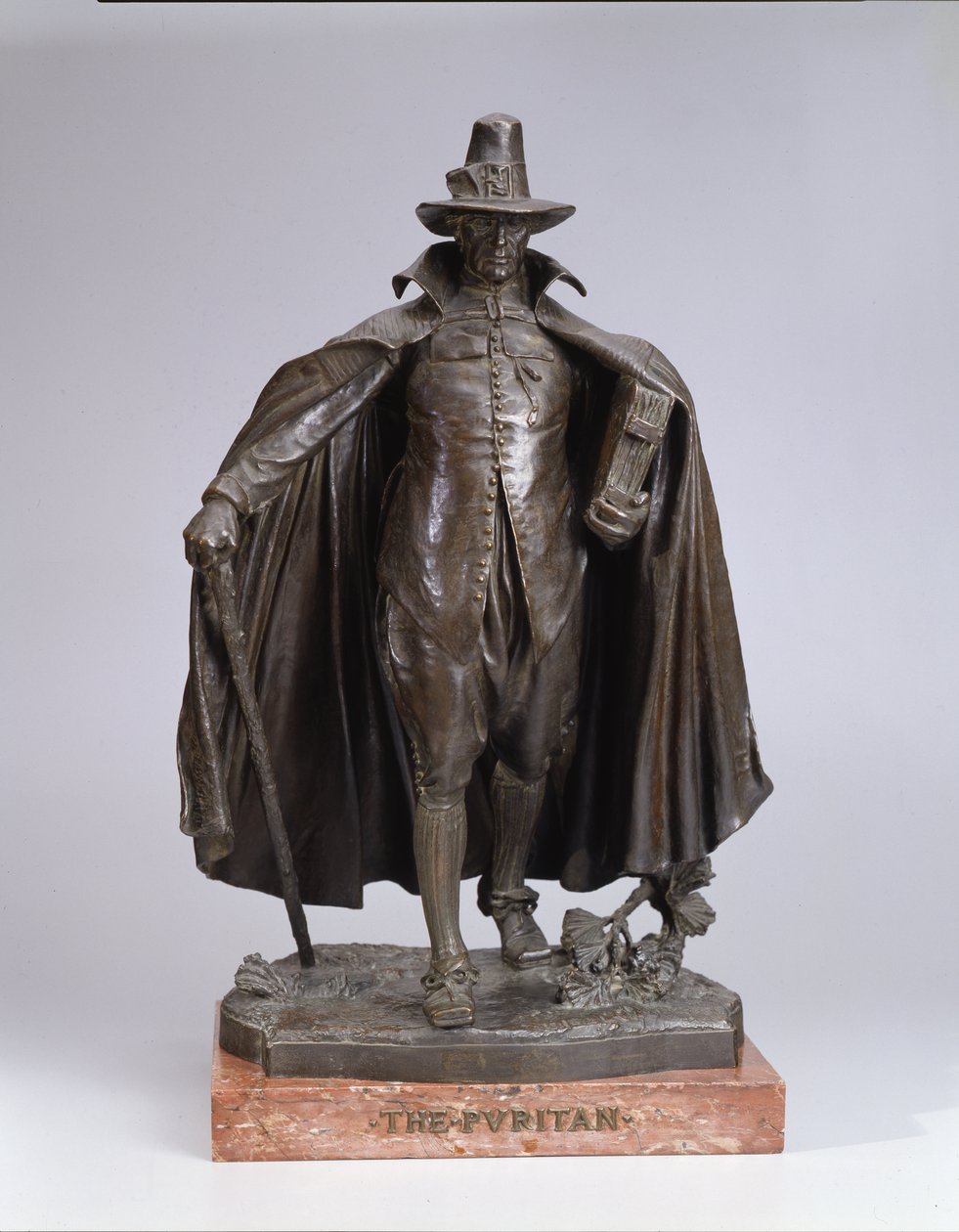 Puritan, litý 1899 (bronz na italském mramorovém podstavci) od Augustus Saint Gaudens