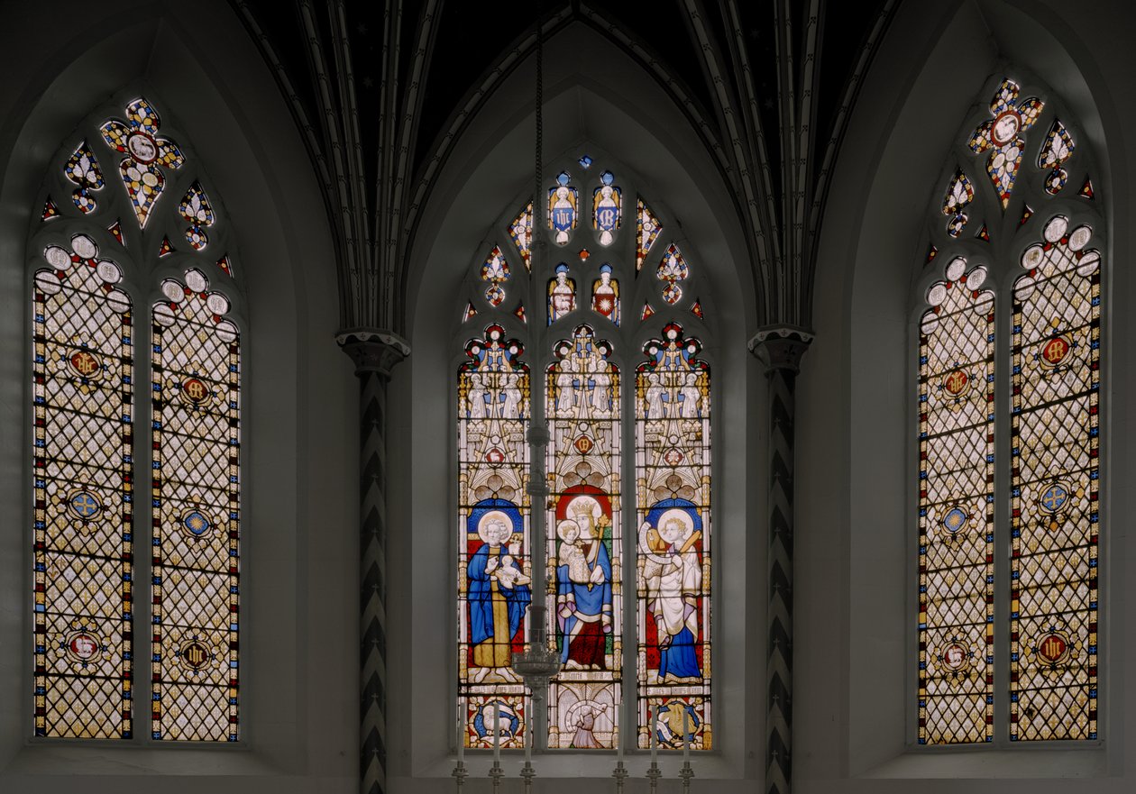 Okno apsidy se sv. Janem Křtitelem, Pannou a dítětem a sv. Janem Evangelistou, 1841-42 (vitráže) od Augustus Welby Northmore Pugin