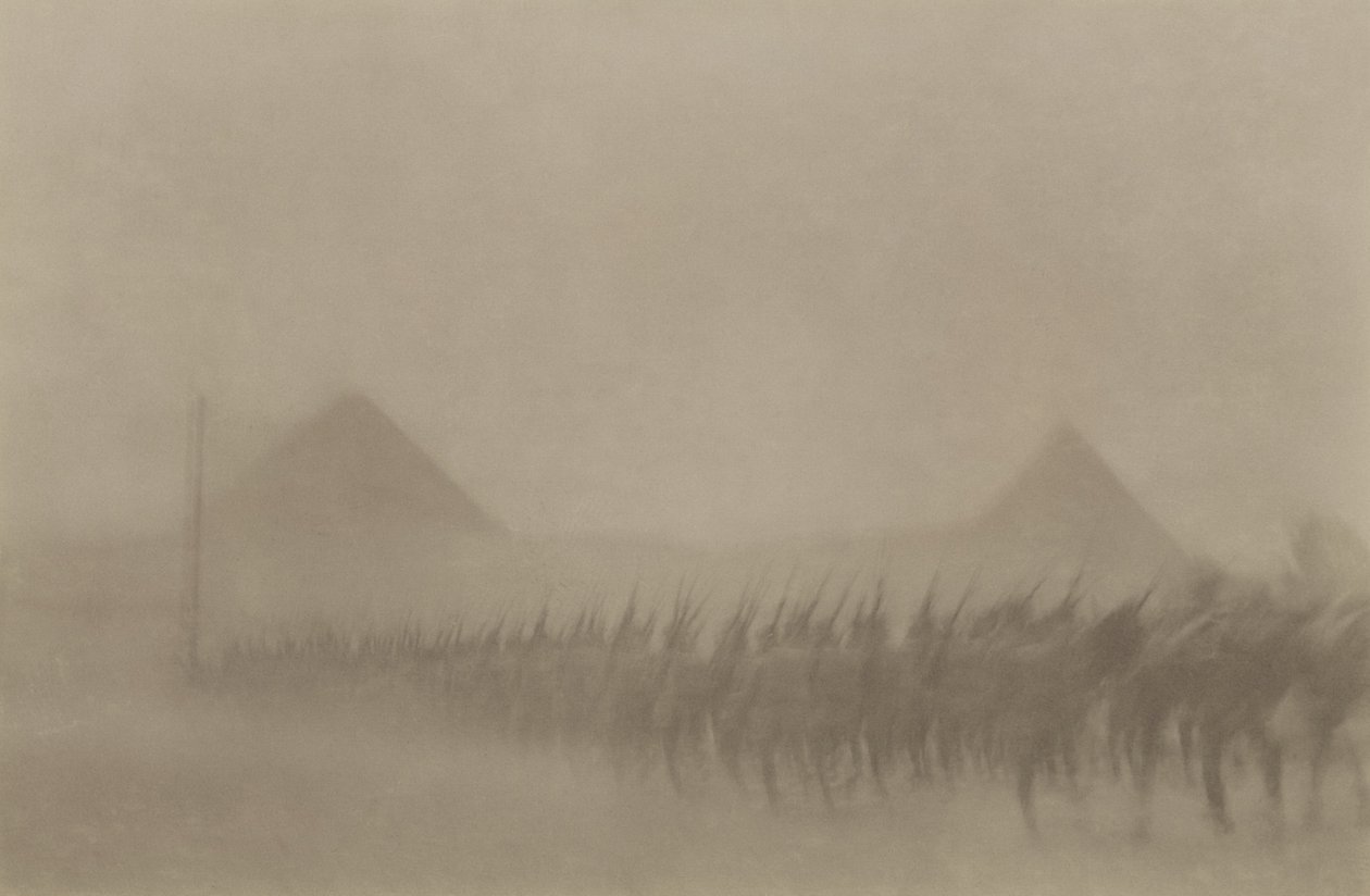 Australská pěchota pochodující během prachové bouře, která je v Egyptě známá jako Khamseen, 1915 od Australian Photographer