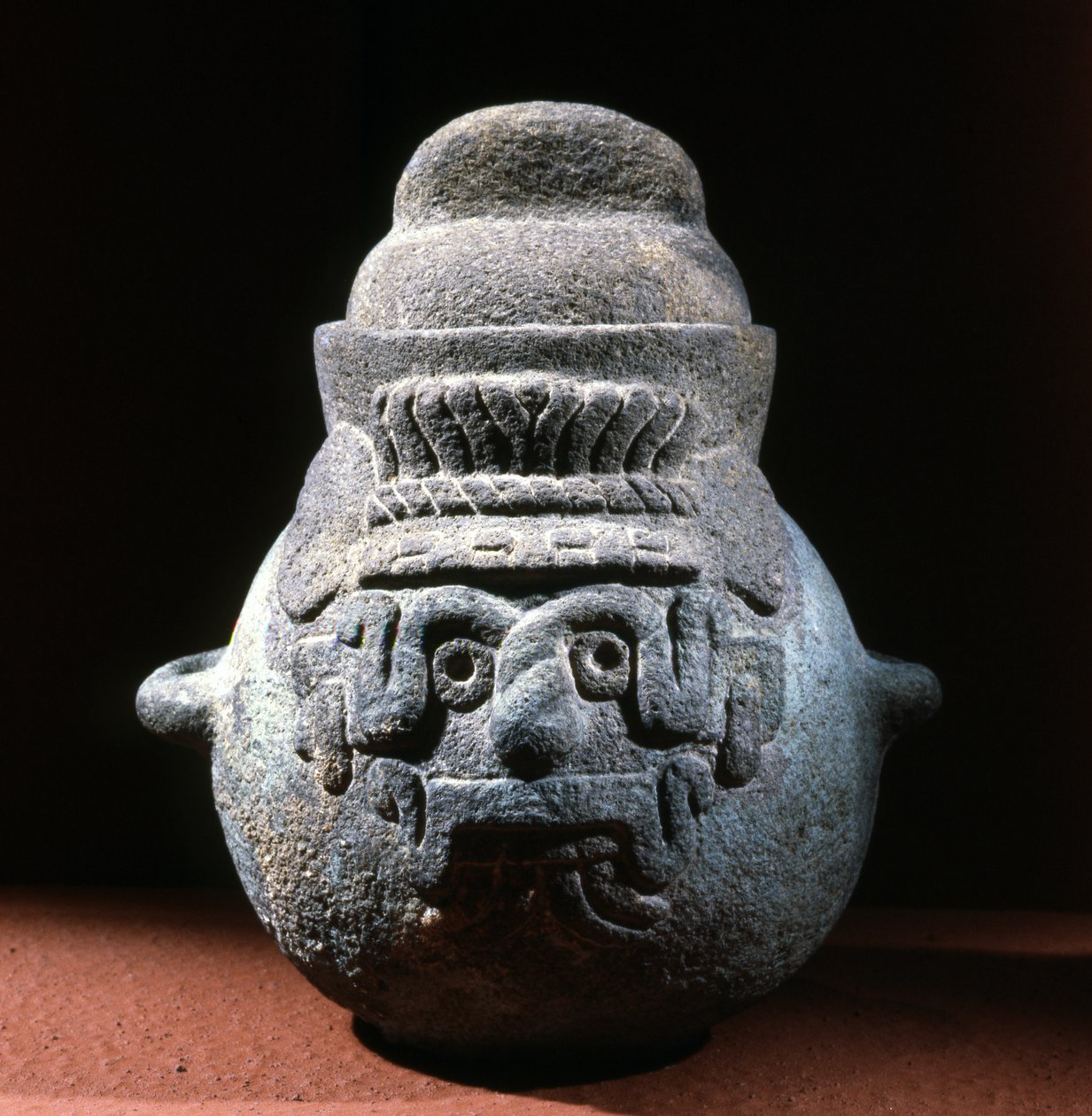 Urna s tváří Tlaloc, období Late Post Classic od Aztec