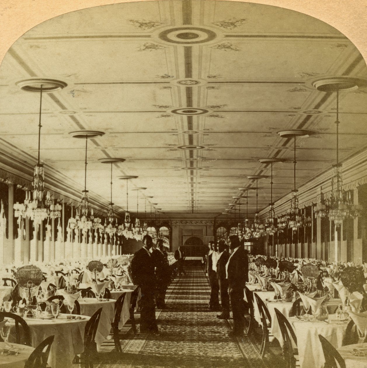 Jídelna, Grand Union Hotel, Saratoga, New York, USA. od B. W. Kilburn