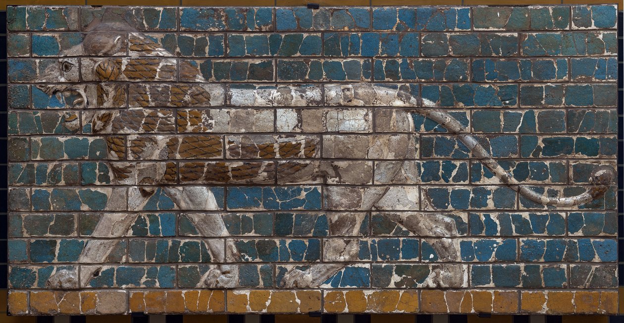 Procesní cesta Babylonu erigee za vlády Nabukadnezara II. (605-562 př. n. l.): detail Ištařiny brány zobrazující mozaikového lva z cihel. Babylon - Archeologické muzeum Istanbul od Babylonian