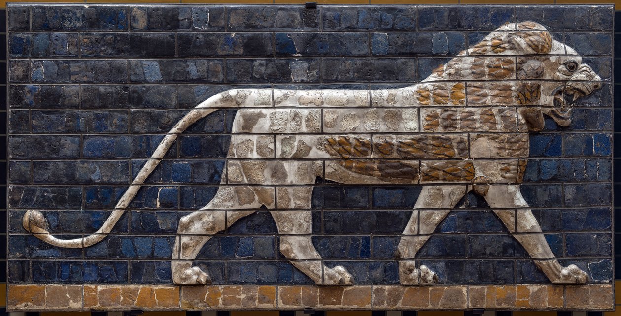 Procesní cesta Babylonu erigee za vlády Nabukadnezara II. (605-562 př. n. l.): detail Ištařiny brány zobrazující mozaikového lva z cihel. Babylon - Archeologické muzeum Istanbul od Babylonian
