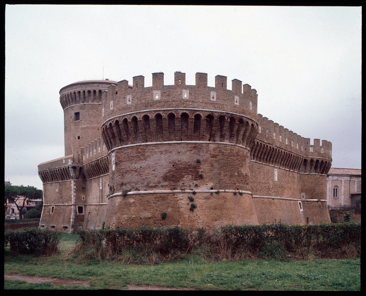 Středověké umění: pohled na hrad papeže Julia II. (Giulia) realizovaný architektem Baccio Pontellim (asi 1450-1494), Gregoriopolis od Baccio Pontelli