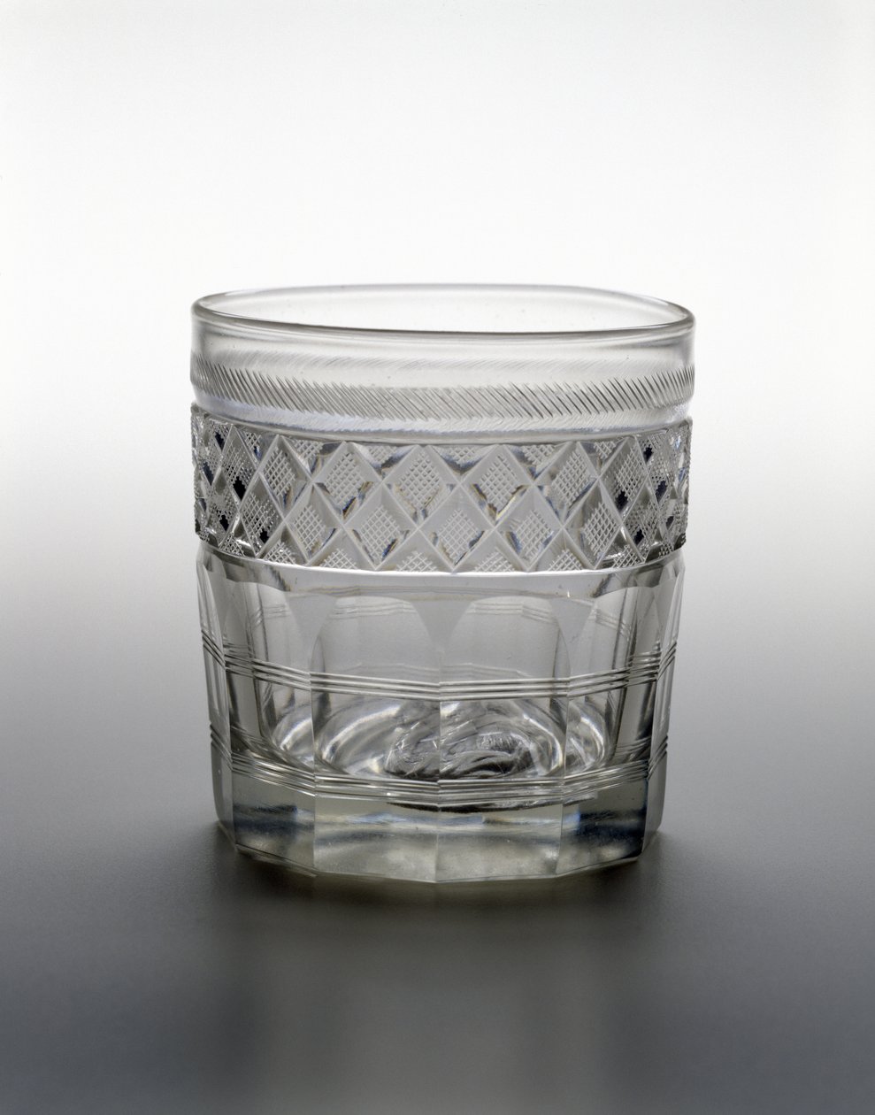 Tumbler, c. 1825 (olovnaté sklo se sulfidovým portrétem) od Bakewell and Page