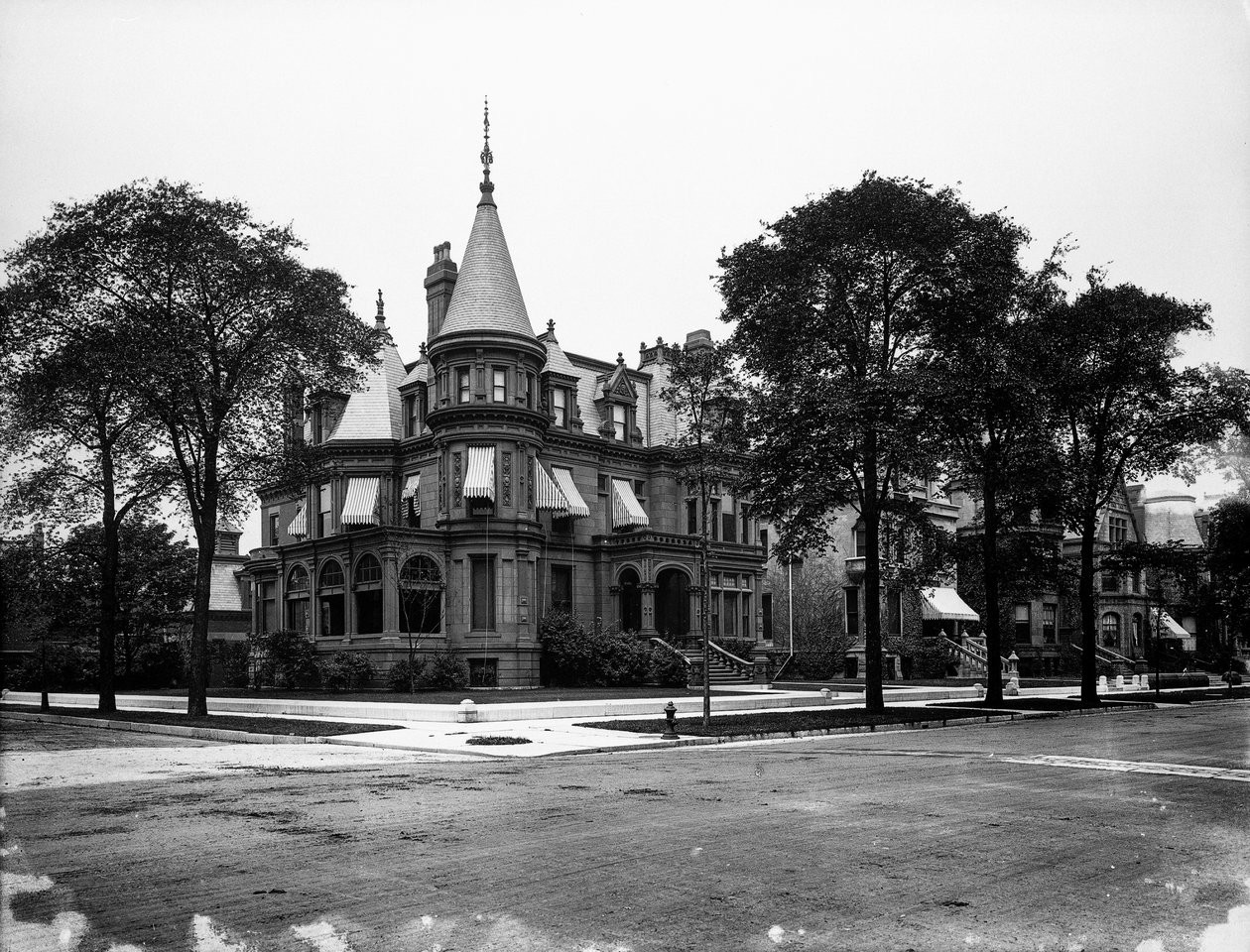 Rezidence Charlese P. Libbyho na 3358 South Michigan Avenue, Chicago, Illinois, USA, kolem roku 1905 (černobílá fotografie) od Barnes and Crosby