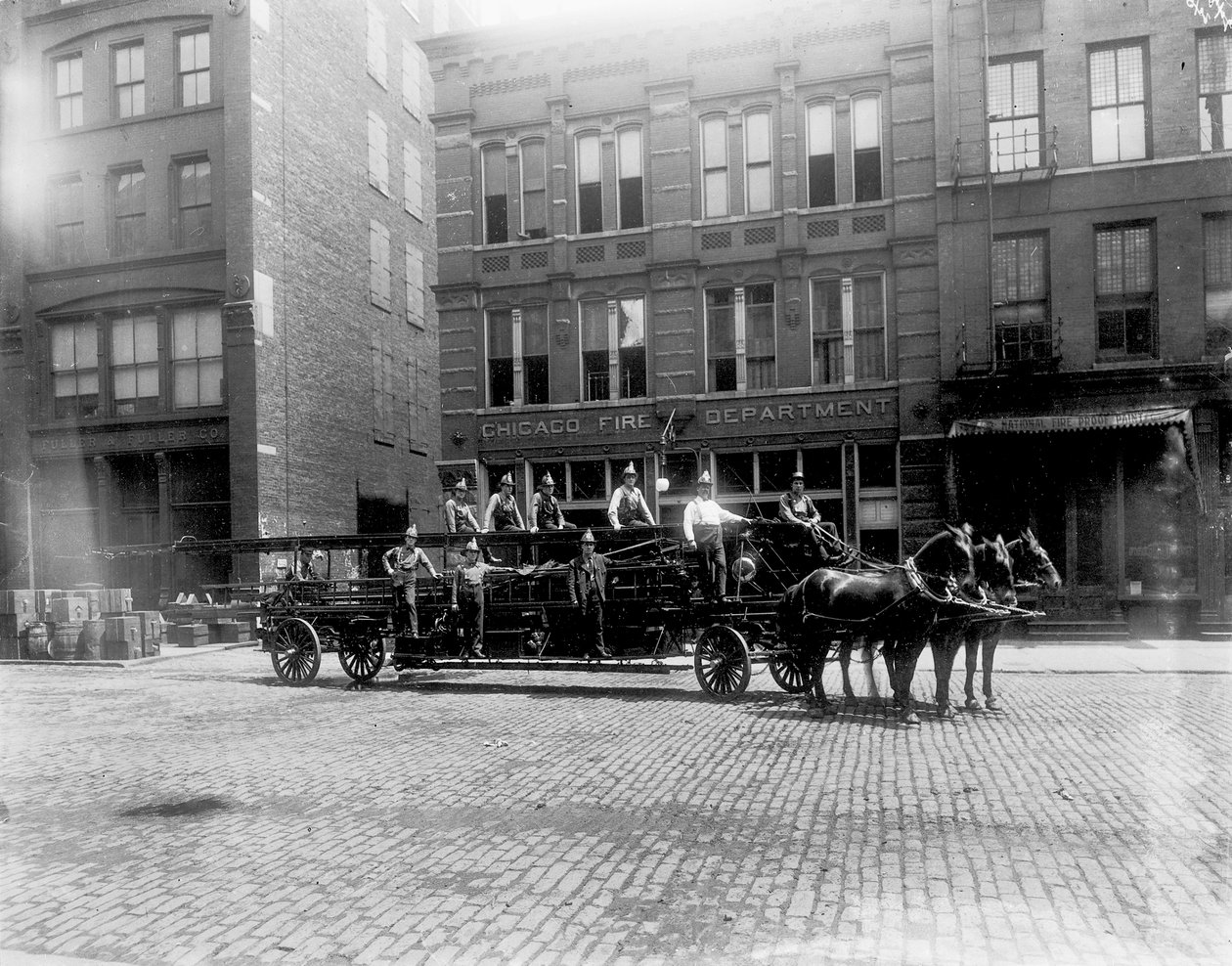 Chicago Fire Department Engine House č. 40, Chicago, Illinois, USA, kolem roku 1905 (č/b foto) od Barnes and Crosby