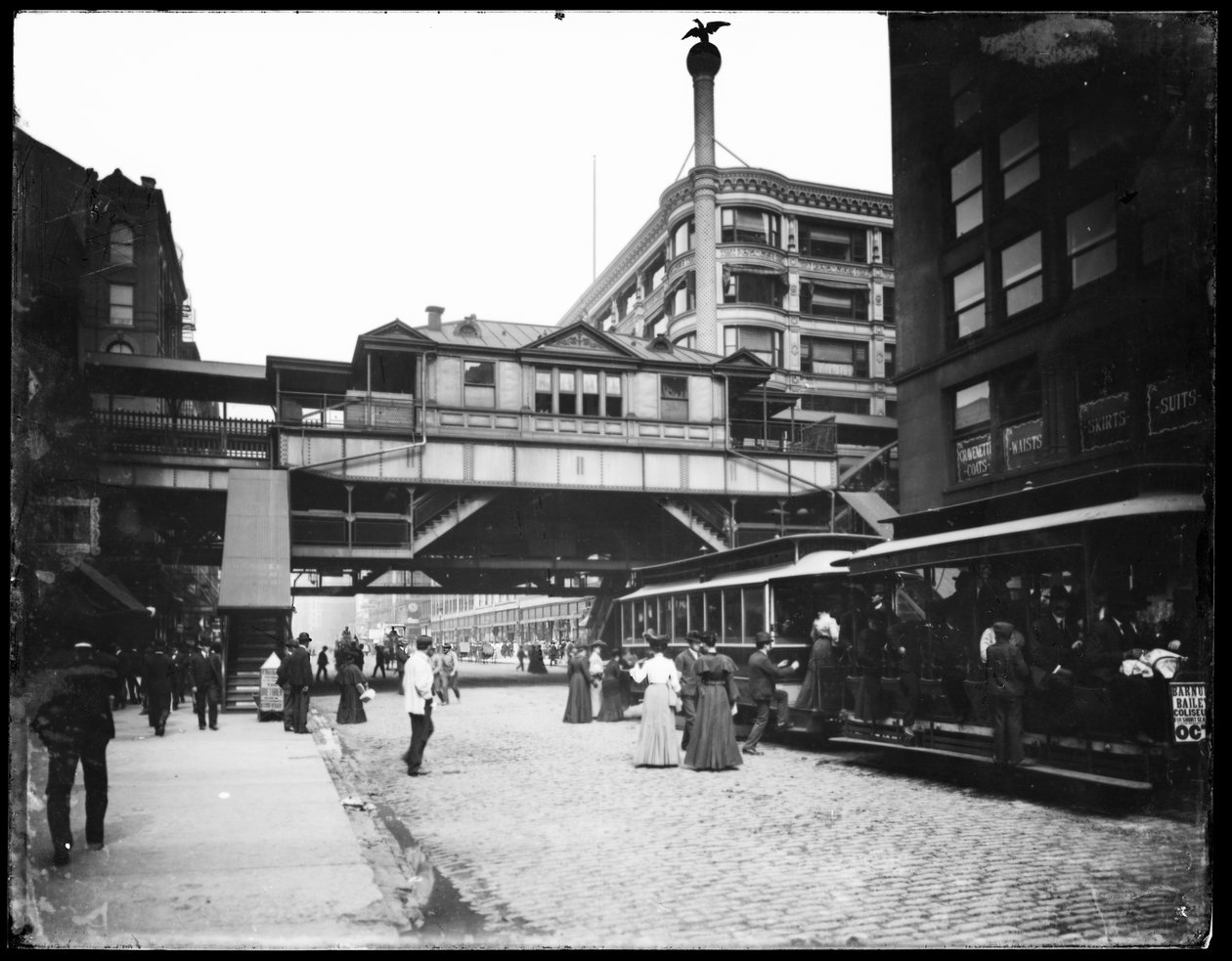 Zvýšená železniční stanice ve State a Van Buren Streets, Chicago, Illinois, USA, cca 1905 (černobílá fotografie) od Barnes and Crosby